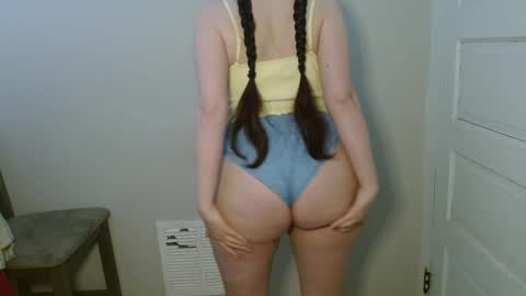 Snapshot of bigbootybunny chatting on 02/16/26, 07:43 Isabella online show from 02/16/26, 07:43