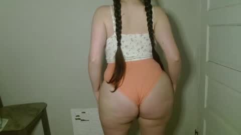 Snapshot of bigbootybunny chatting on 02/22/26, 08:02 Isabella online show from 02/22/26, 08:02