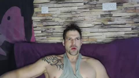 Snapshot of bigboyband chatting on 02/08/25, 08:42 Bigboyband online show from 02/08/25, 08:42