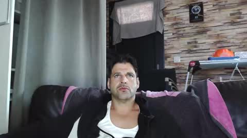 Snapshot of bigboyband chatting on 11/18/25, 12:20 Bigboyband online show from 11/18/25, 12:20