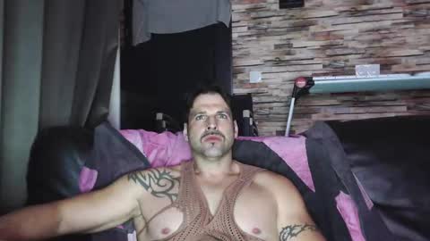 Snapshot of bigboyband chatting on 12/17/25, 06:58 Bigboyband online show from 12/17/25, 06:58