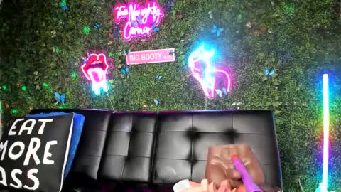 Snapshot of bigbuttsarena chatting on 12/03/24, 03:09 bigbuttsarena online show from 12/03/24, 03:09