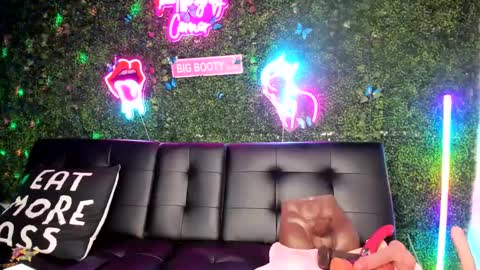 Snapshot of bigbuttsarena chatting on 12/14/24, 09:56 bigbuttsarena online show from 12/14/24, 09:56