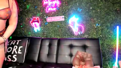 Snapshot of bigbuttsarena chatting on 12/20/24, 04:31 bigbuttsarena online show from 12/20/24, 04:31