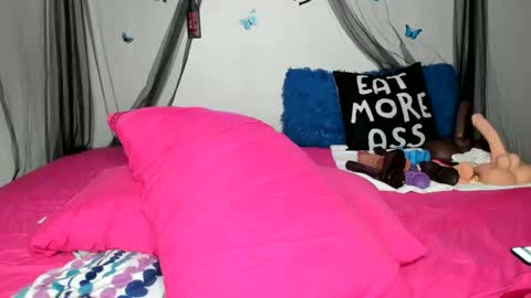 Snapshot of bigbuttsarena chatting on 12/30/24, 05:55 bigbuttsarena online show from 12/30/24, 05:55