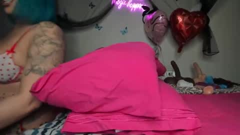 Snapshot of bigbuttsarena chatting on 02/14/25, 10:47 bigbuttsarena online show from 02/14/25, 10:47