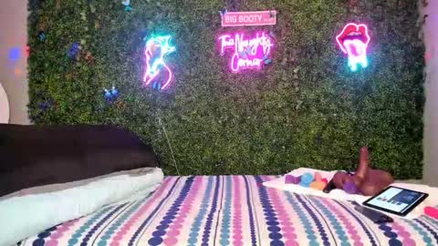 Snapshot of bigbuttsarena chatting on 02/05/26, 08:30 bigbuttsarena online show from 02/05/26, 08:30