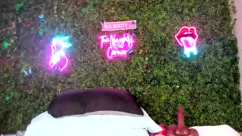 Snapshot of bigbuttsarena chatting on 02/18/26, 08:43 bigbuttsarena online show from 02/18/26, 08:43