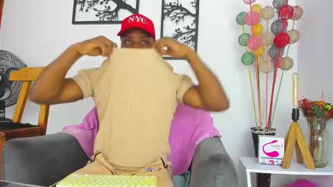 sexy muscle online show from 02/18/25, 03:21