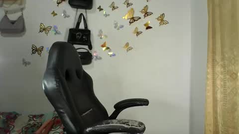 Snapshot of bigcrisblack chatting on 11/03/25, 03:19 cristina online show from 11/03/25, 03:19