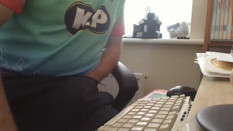 Snapshot of bigcurve chatting on 12/22/24, 12:38 bigcurve online show from 12/22/24, 12:38