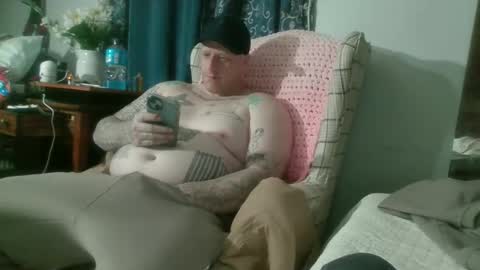 Snapshot of bigdaddy776389 chatting on 12/17/25, 03:56 bigdaddy776389 online show from 12/17/25, 03:56