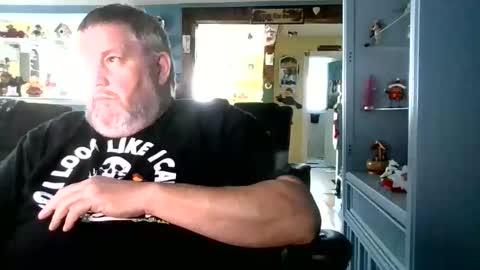 Snapshot of bighorneytony chatting on 12/18/25, 05:52 bighorneytony online show from 12/18/25, 05:52