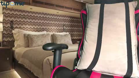 Snapshot of bighugedicker chatting on 03/07/25, 12:26 bighugedicker online show from 03/07/25, 12:26