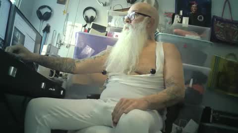 bigjeff01 online show from 01/26/25, 03:58