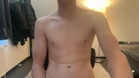 Snapshot of bigleor chatting on 02/19/26, 12:01 bigleor online show from 02/19/26, 12:01