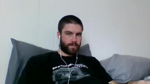 Snapshot of bigmag23 chatting on 10/22/25, 07:35 bigmag23 online show from 10/22/25, 07:35