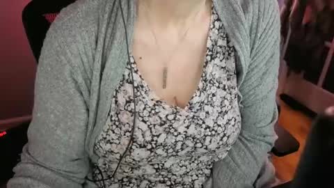 Snapshot of bigmarisella chatting on 05/13/26, 08:23 Big Mari online show from 05/13/26, 08:23