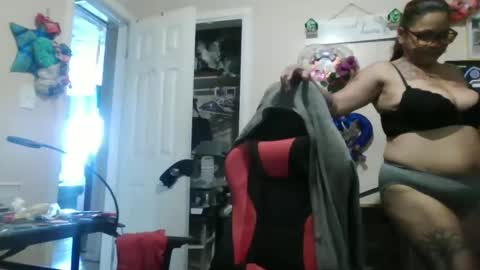 the Mini mami online show from 09/12/25, 03:34