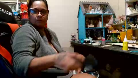 the Mini mami online show from 11/14/25, 08:02