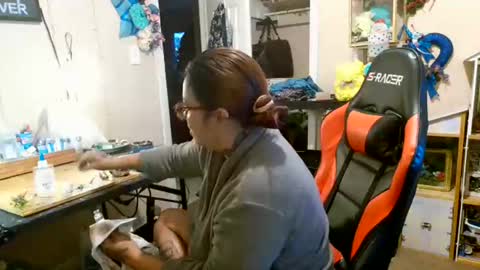 the Mini mami online show from 12/02/25, 12:10