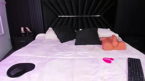 Zayra online show from 10/25/25, 08:11