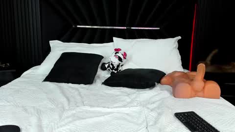 Zayra online show from 12/21/25, 08:54