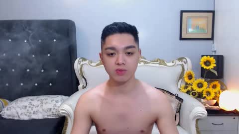 Snapshot of bigshowforyouxx chatting on 10/13/25, 02:06 Jay online show from 10/13/25, 02:06