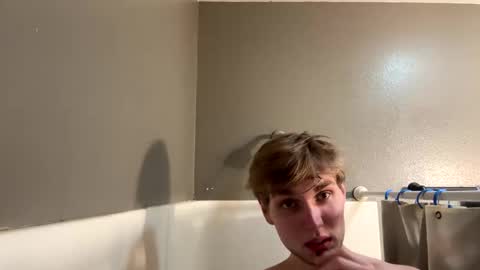 Snapshot of bigskinnyboyshh chatting on 12/13/24, 05:38 bigskinnyboyshh online show from 12/13/24, 05:38