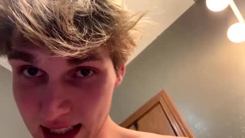 Snapshot of bigskinnyboyshh chatting on 12/27/24, 08:35 bigskinnyboyshh online show from 12/27/24, 08:35