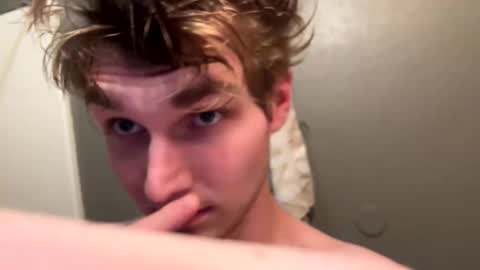 Snapshot of bigskinnyboyshh chatting on 12/27/24, 07:57 bigskinnyboyshh online show from 12/27/24, 07:57