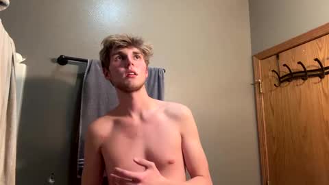 Snapshot of bigskinnyboyshh chatting on 01/05/25, 04:47 bigskinnyboyshh online show from 01/05/25, 04:47