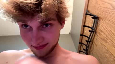 Snapshot of bigskinnyboyshh chatting on 01/06/25, 09:41 bigskinnyboyshh online show from 01/06/25, 09:41