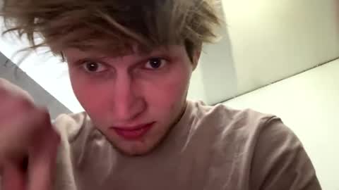 Snapshot of bigskinnyboyshh chatting on 01/14/25, 02:40 bigskinnyboyshh online show from 01/14/25, 02:40