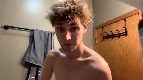 Snapshot of bigskinnyboyshh chatting on 01/14/25, 05:45 bigskinnyboyshh online show from 01/14/25, 05:45