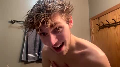 Snapshot of bigskinnyboyshh chatting on 01/18/25, 09:45 bigskinnyboyshh online show from 01/18/25, 09:45