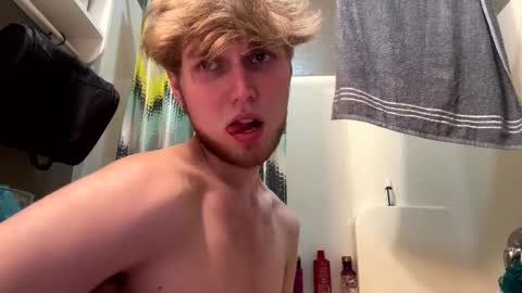 Snapshot of bigskinnyboyshh chatting on 02/11/25, 04:33 bigskinnyboyshh online show from 02/11/25, 04:33