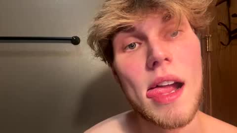 Snapshot of bigskinnyboyshh chatting on 02/17/25, 06:31 bigskinnyboyshh online show from 02/17/25, 06:31