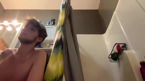 Snapshot of bigskinnyboyshh chatting on 02/19/25, 07:17 bigskinnyboyshh online show from 02/19/25, 07:17