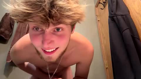 Snapshot of bigskinnyboyshh chatting on 09/23/25, 01:08 bigskinnyboyshh online show from 09/23/25, 01:08