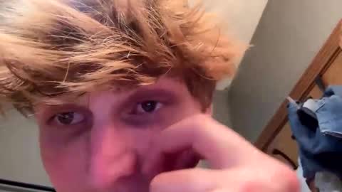 Snapshot of bigskinnyboyshh chatting on 09/30/25, 03:44 bigskinnyboyshh online show from 09/30/25, 03:44