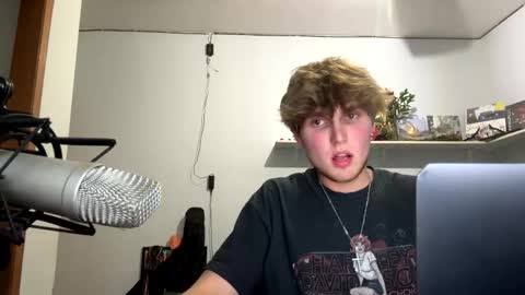 Snapshot of bigskinnyboyshh chatting on 10/17/25, 02:59 bigskinnyboyshh online show from 10/17/25, 02:59