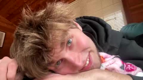 Snapshot of bigskinnyboyshh chatting on 11/09/25, 08:18 bigskinnyboyshh online show from 11/09/25, 08:18