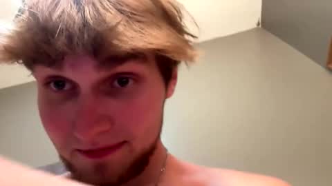 Snapshot of bigskinnyboyshh chatting on 11/12/25, 04:13 bigskinnyboyshh online show from 11/12/25, 04:13