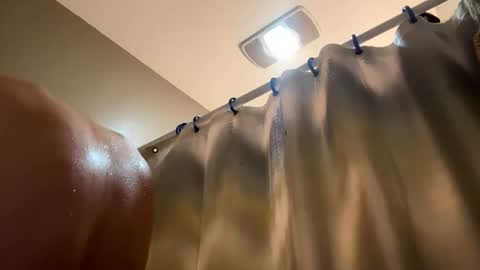 Snapshot of bigskinnyboyshh chatting on 11/22/25, 12:20 bigskinnyboyshh online show from 11/22/25, 12:20