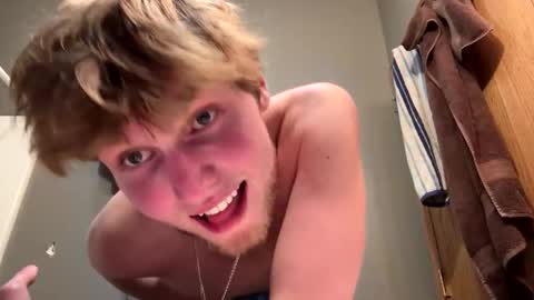 Snapshot of bigskinnyboyshh chatting on 11/25/25, 11:27 bigskinnyboyshh online show from 11/25/25, 11:27