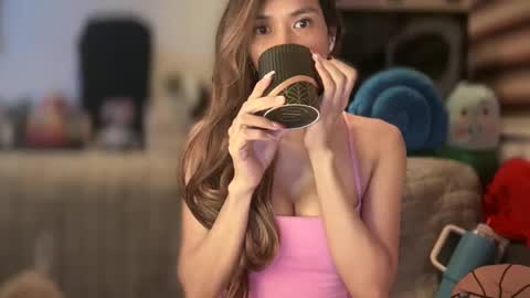 Yna     online show from 02/06/25, 07:45