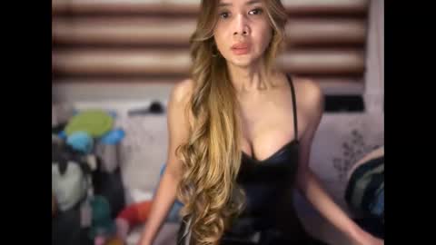 Yna     online show from 11/16/25, 03:12