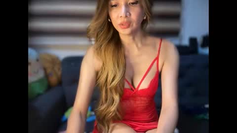 Yna     online show from 04/05/26, 10:45