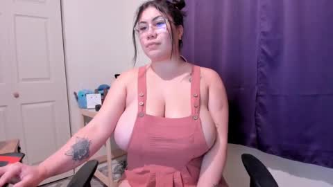 Snapshot of bigt3ti chatting on 01/17/25, 08:13 Nubia online show from 01/17/25, 08:13